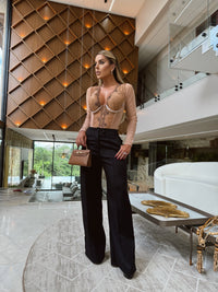 BODY ESSENCE - PEÇA PROMOCIONAL SEM TROCA