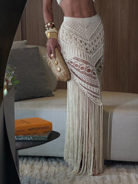 CONJUNTO CAPRI OFF - CROPPED COM PEDRARIAS , SAIA E HOT PANT , FIOS DE SEDA