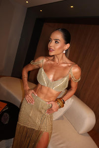 CONJUNTO BARCELONA TOFFEE - TOP COM PEDRARIAS, SAIA E HOT PANT , FIOS DE SEDA
