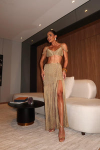 CONJUNTO BARCELONA TOFFEE - TOP COM PEDRARIAS, SAIA E HOT PANT , FIOS DE SEDA