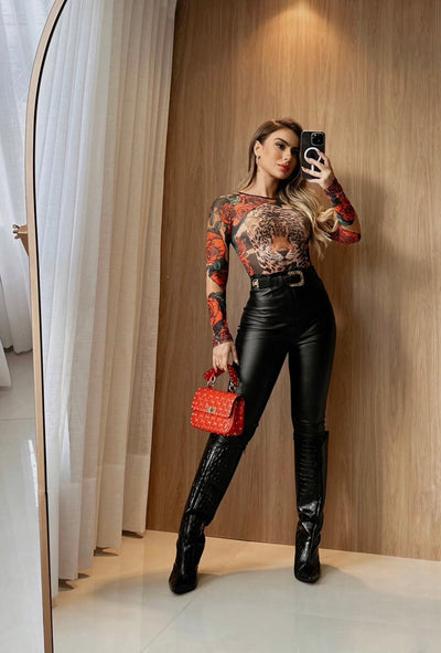 BODY TIGER RED COM APLICAÇÕES EM CRISTAIS