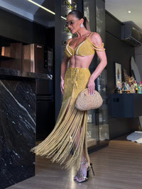 CONJUNTO BARCELONA GOLD - TOP COM PEDRARIAS, SAIA E HOT PANT , FIOS DE SEDA