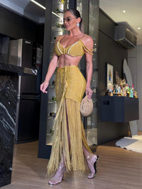 CONJUNTO BARCELONA GOLD - TOP COM PEDRARIAS, SAIA E HOT PANT , FIOS DE SEDA