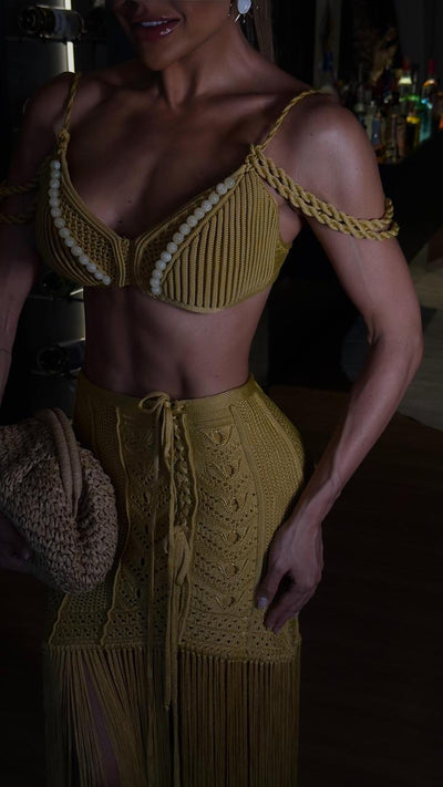 CONJUNTO BARCELONA GOLD - TOP COM PEDRARIAS, SAIA E HOT PANT , FIOS DE SEDA