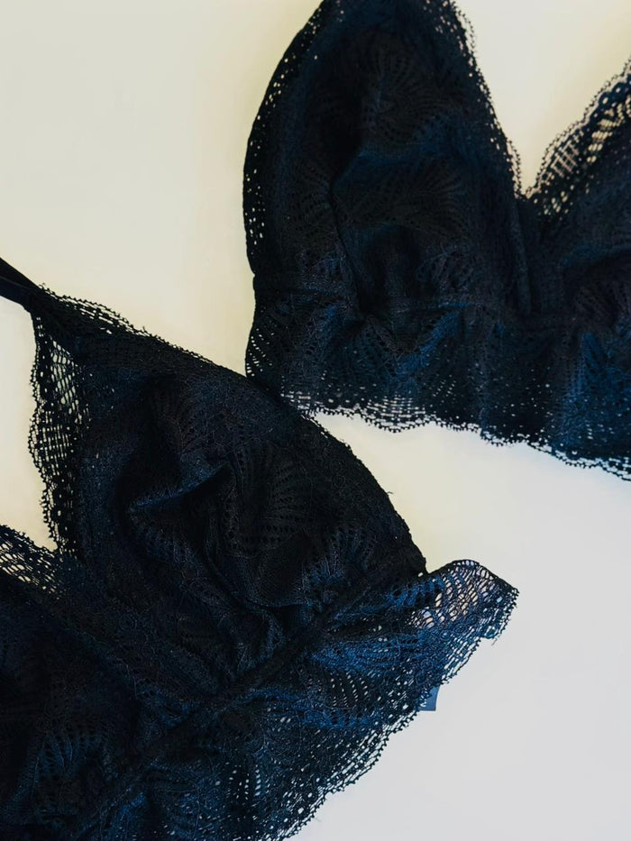 TOP LOLLA EM RENDA BLACK