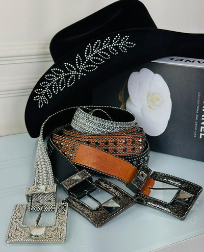 CINTO REALEZA EM STRASS COM MAX FIVELA - MARROM