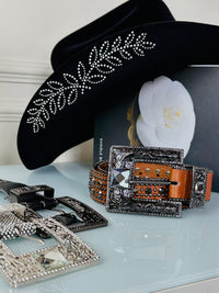 CINTO REALEZA EM STRASS COM MAX FIVELA - MARROM