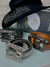 CINTO REALEZA EM STRASS COM MAX FIVELA - MARROM