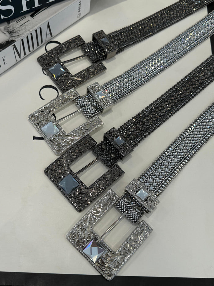 CINTO REALEZA EM STRASS COM MAX FIVELA - MARROM