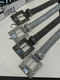 CINTO REALEZA EM STRASS COM MAX FIVELA - MARROM