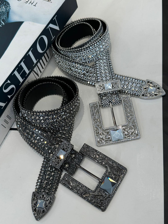 CINTO REALEZA EM STRASS COM MAX FIVELA - MARROM