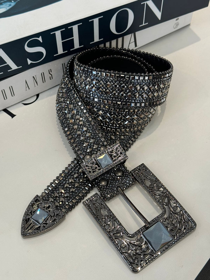 CINTO REALEZA EM STRASS COM MAX FIVELA - MARROM