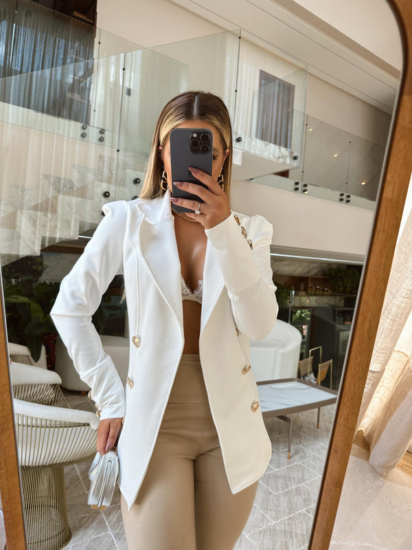 BLAZER LUXO  OFF WHITE COM BOTOES METALIZADOS