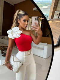 BODY MAIÔ MAGNÓLIA RED - BROCHE EM FLOR REMOVIVEL