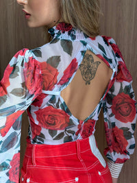 BODY EM TULE FLORAL VERMELHO