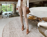 CALÇA SKINNY EM MONTARIA | ACOMPANHA CINTO FIVELA METAL